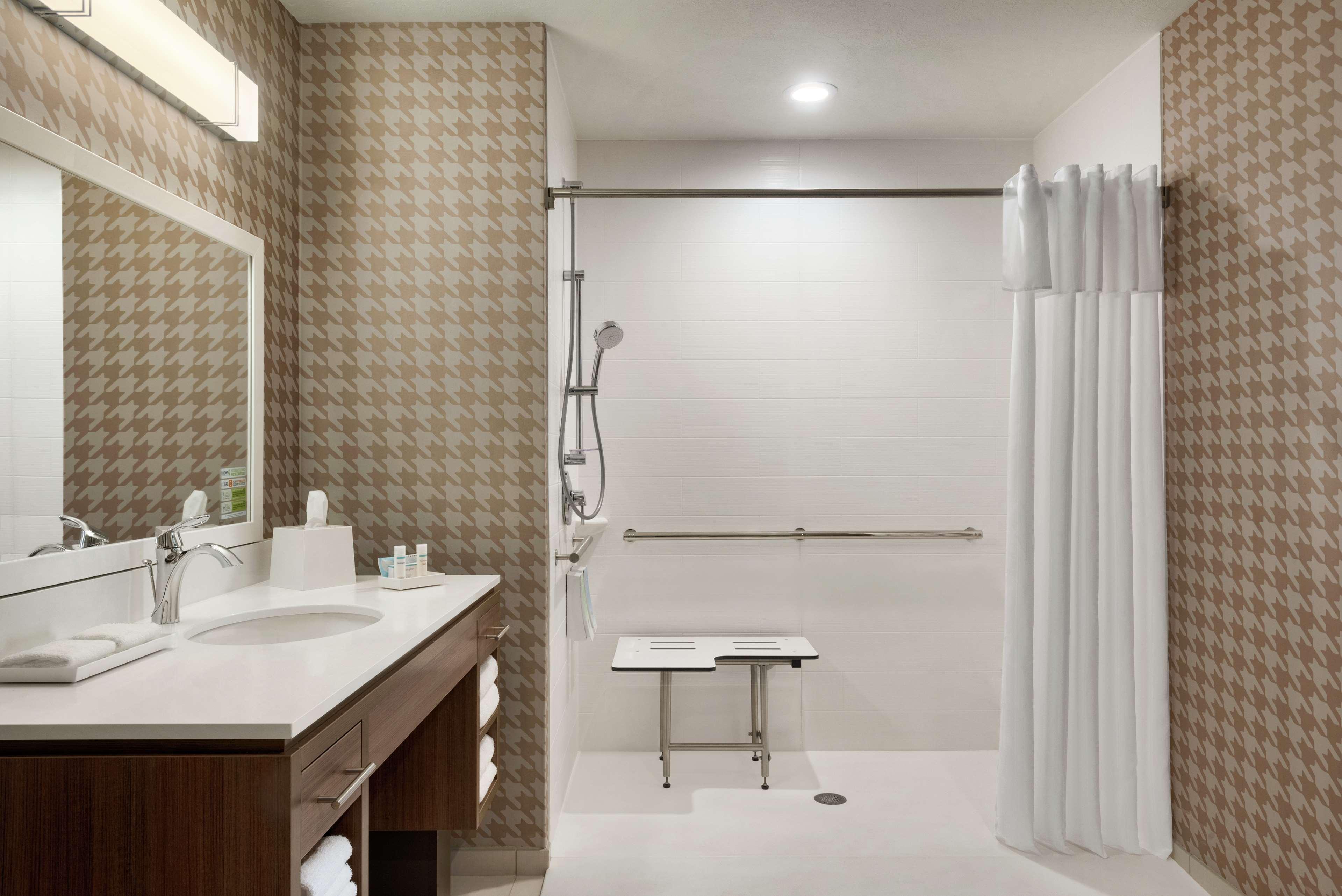 Home2 Suites By Hilton Bismarck Esterno foto