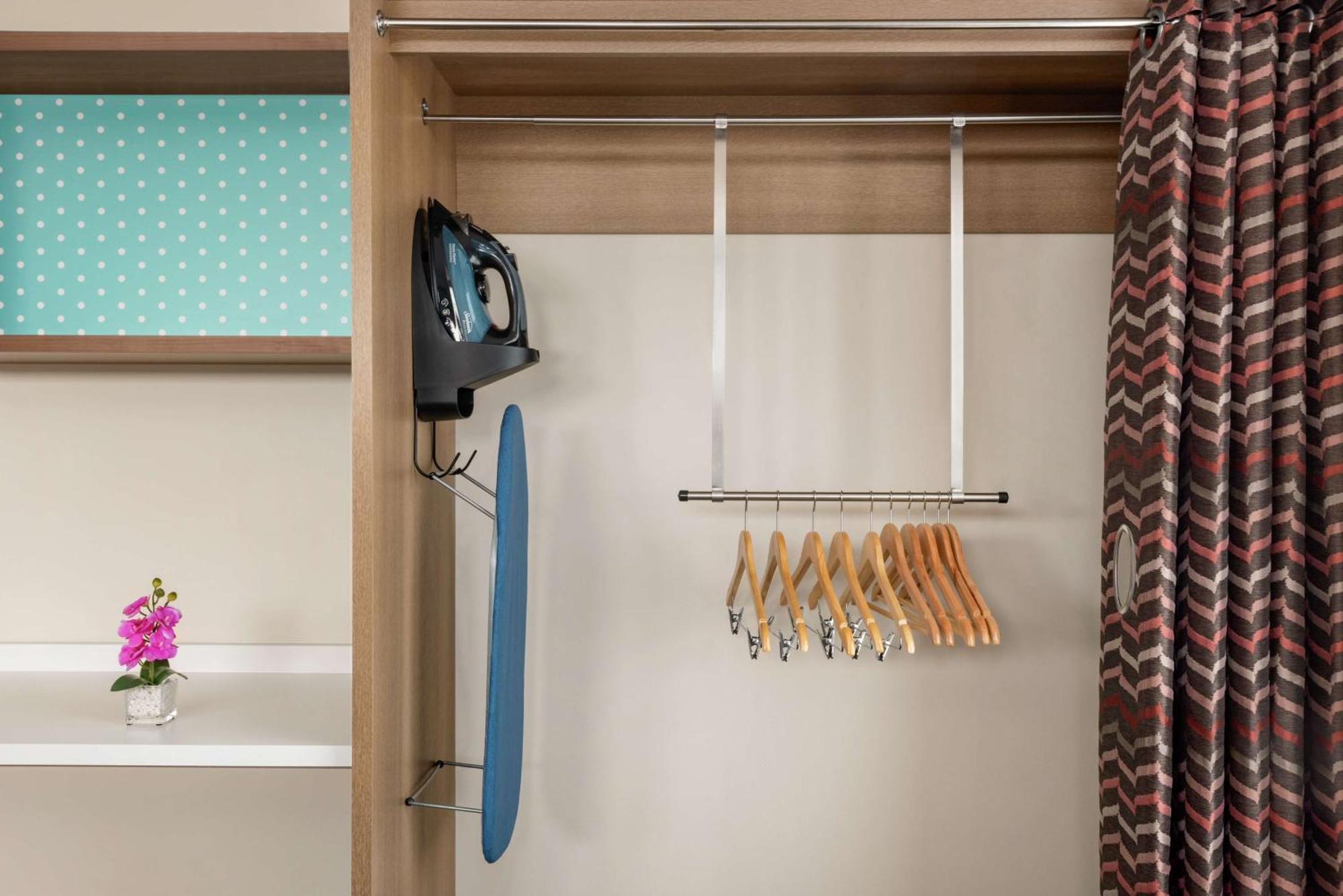 Home2 Suites By Hilton Bismarck Esterno foto