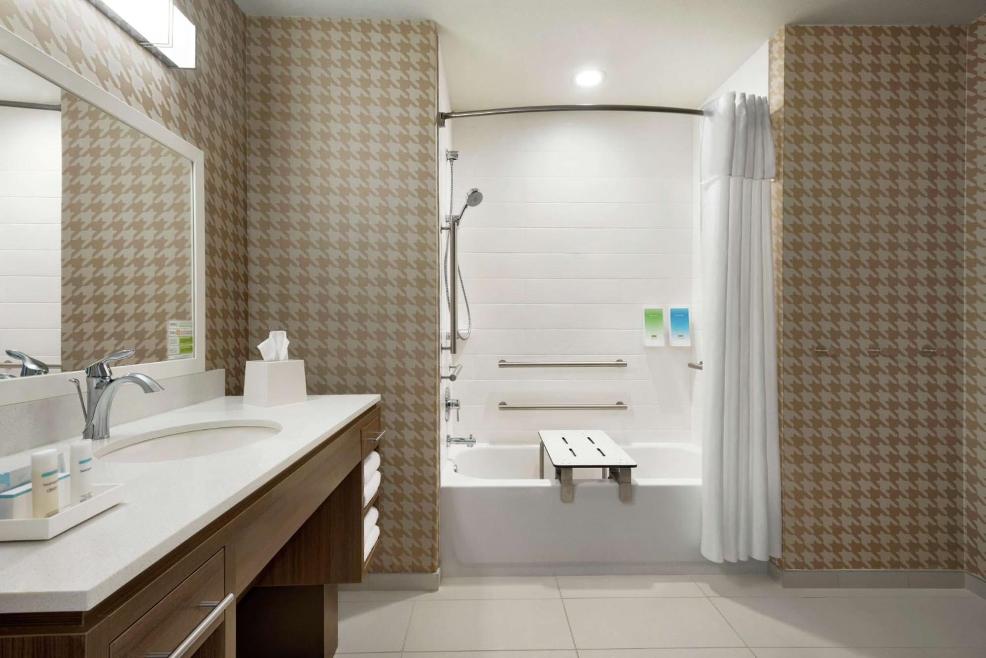 Home2 Suites By Hilton Bismarck Esterno foto